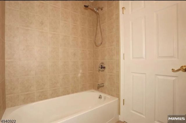 10 Terrace Avenue 11, Hasbrouck Heights, NJ 07604
