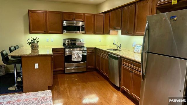 10 Terrace Avenue 11, Hasbrouck Heights, NJ 07604
