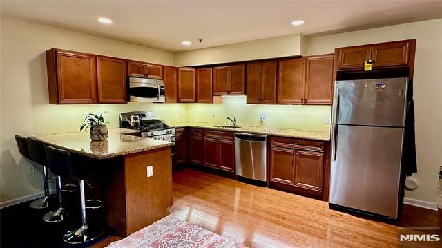 10 Terrace Avenue 11, Hasbrouck Heights, NJ 07604