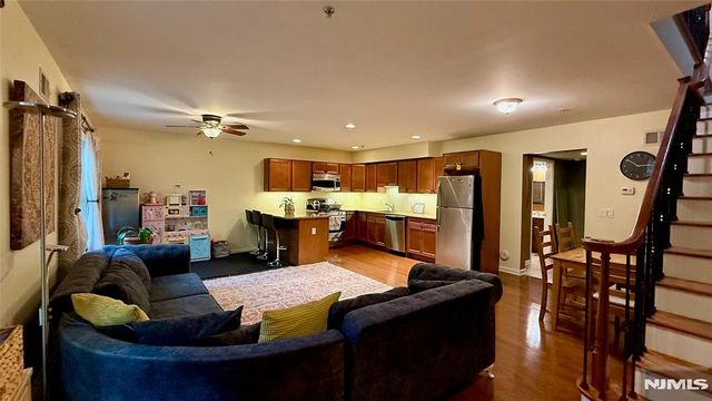 10 Terrace Avenue 11, Hasbrouck Heights, NJ 07604