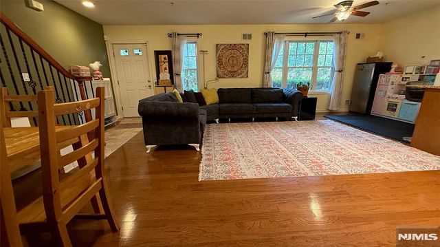 10 Terrace Avenue 11, Hasbrouck Heights, NJ 07604