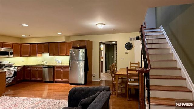 10 Terrace Avenue 11, Hasbrouck Heights, NJ 07604