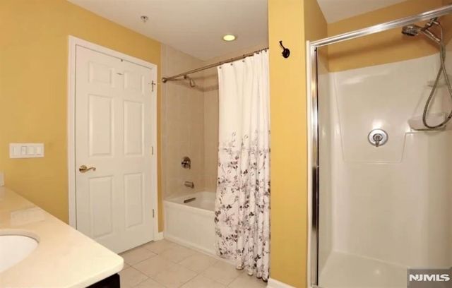 10 Terrace Avenue 11, Hasbrouck Heights, NJ 07604