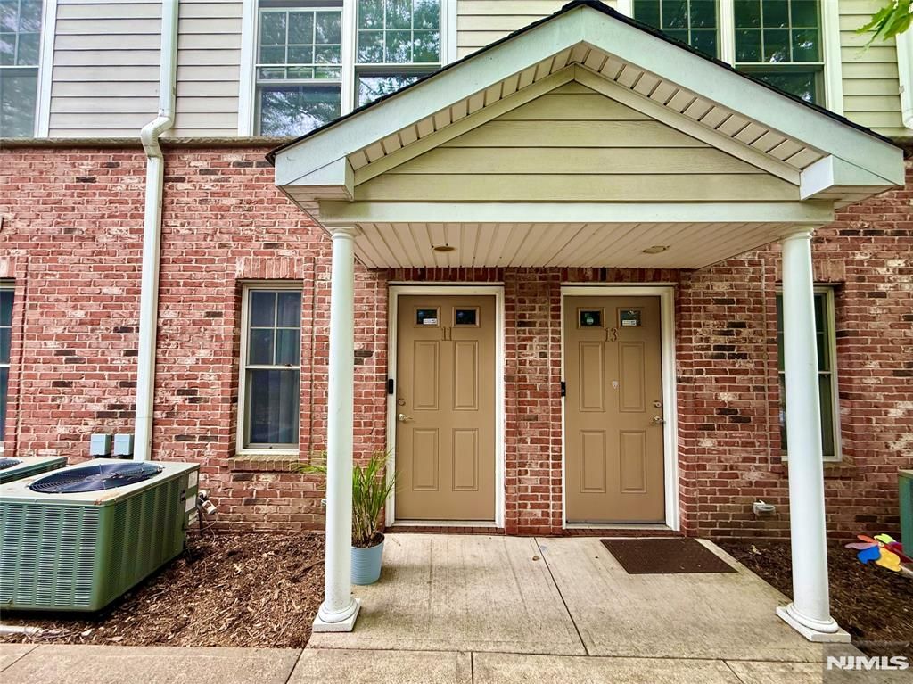 10 Terrace Avenue 11, Hasbrouck Heights, NJ 07604