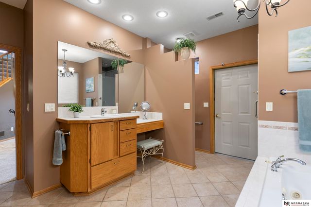 515 Pier 2, Lincoln, NE 68528