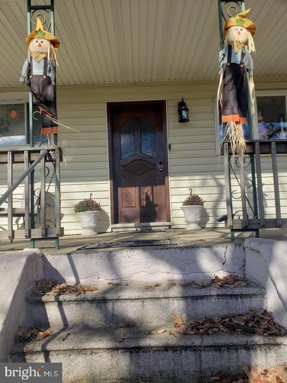 277 E BROWNING RD, Bellmawr, NJ 08031