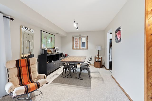 821 Oakton Street 104, Elk Grove Village, IL 60007