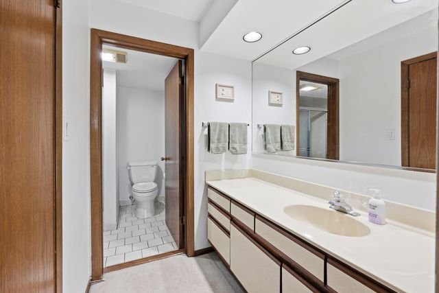 821 Oakton Street 104, Elk Grove Village, IL 60007