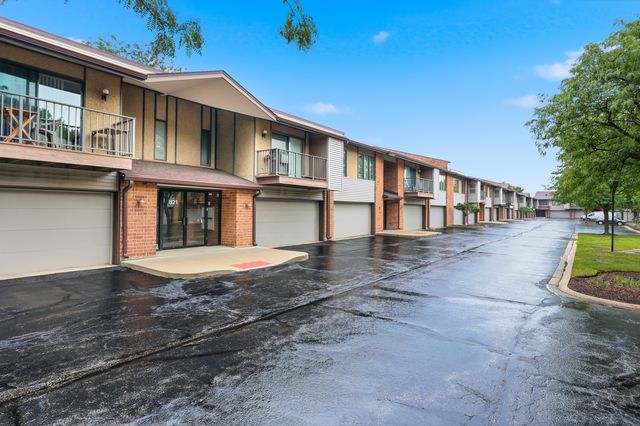 821 Oakton Street 104, Elk Grove Village, IL 60007