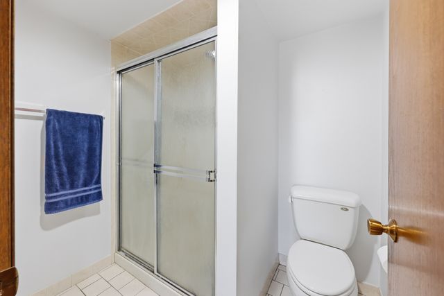 821 Oakton Street 104, Elk Grove Village, IL 60007