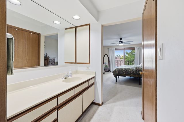 821 Oakton Street 104, Elk Grove Village, IL 60007