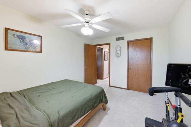 821 Oakton Street 104, Elk Grove Village, IL 60007