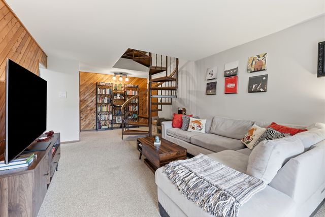 821 Oakton Street 104, Elk Grove Village, IL 60007