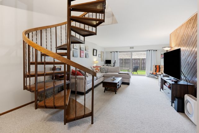 821 Oakton Street 104, Elk Grove Village, IL 60007