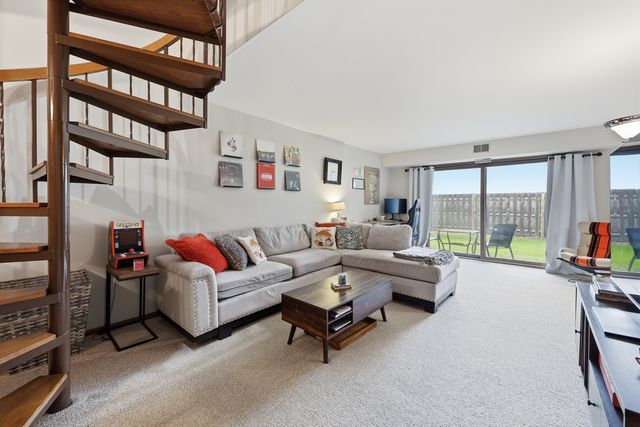 821 Oakton Street 104, Elk Grove Village, IL 60007