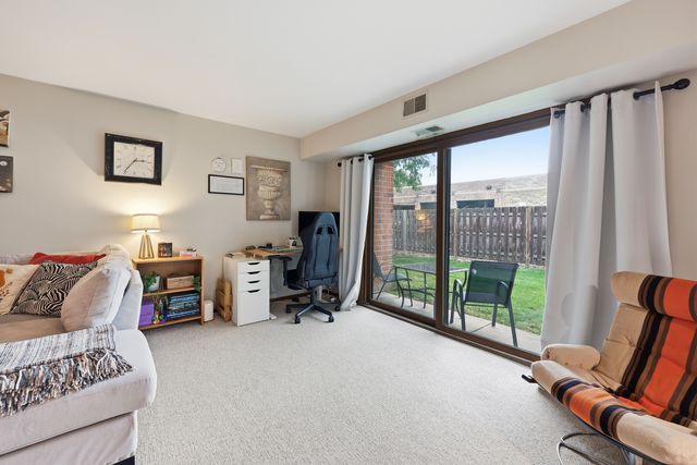 821 Oakton Street 104, Elk Grove Village, IL 60007