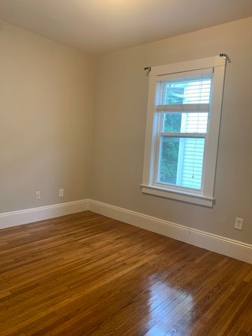 176 Chestnut St 2, Waltham, MA 02453