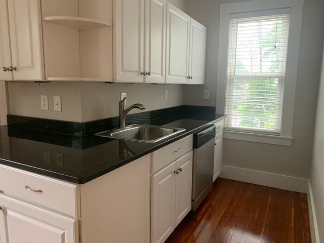 176 Chestnut St 2, Waltham, MA 02453