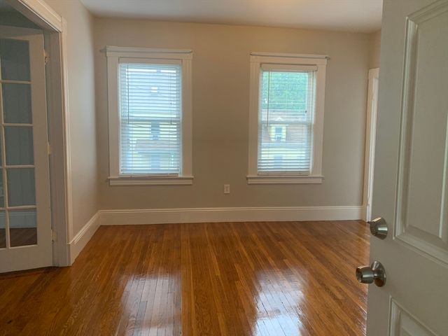 176 Chestnut St 2, Waltham, MA 02453