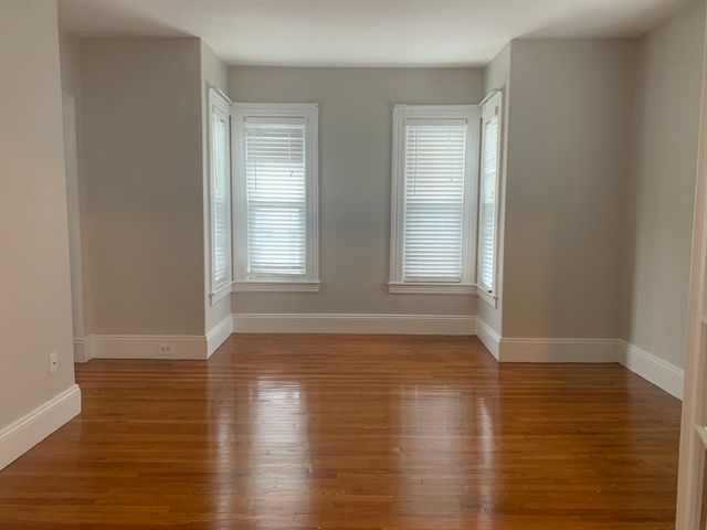 176 Chestnut St 2, Waltham, MA 02453