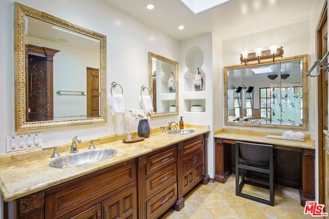 1274 N Clark Street, West Hollywood, CA 90069