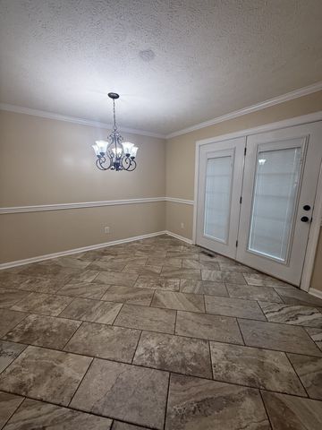 512 Tyler Ct, Cottontown, TN 37048