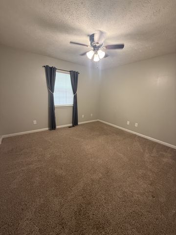 512 Tyler Ct, Cottontown, TN 37048