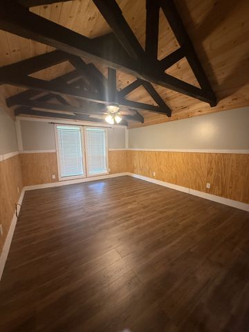 512 Tyler Ct, Cottontown, TN 37048