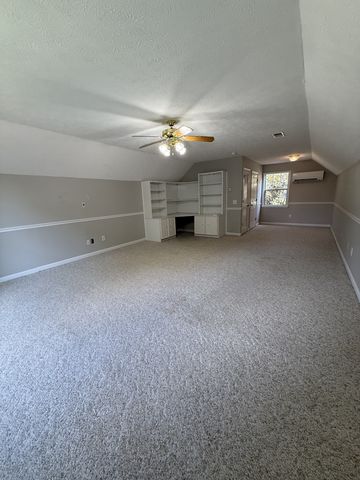512 Tyler Ct, Cottontown, TN 37048