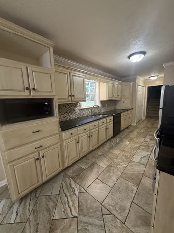 512 Tyler Ct, Cottontown, TN 37048