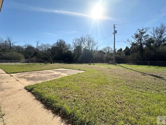 1408 E Main St., Atlanta, TX 75551