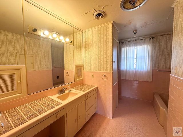 1408 E Main St., Atlanta, TX 75551