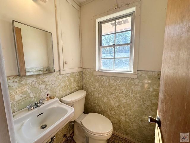 1408 E Main St., Atlanta, TX 75551