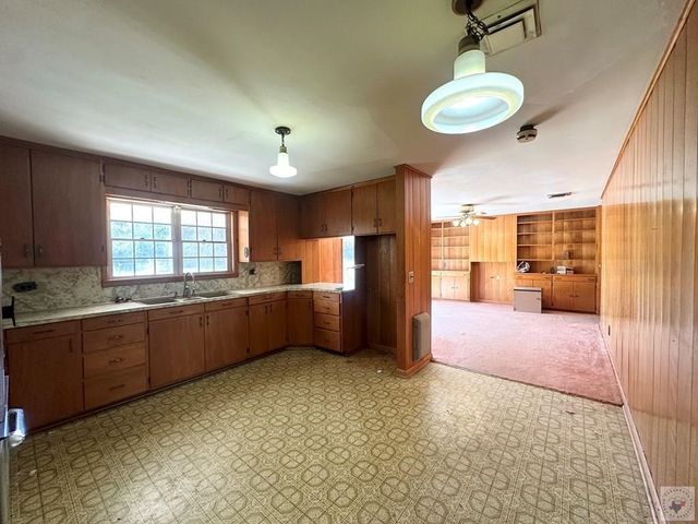 1408 E Main St., Atlanta, TX 75551