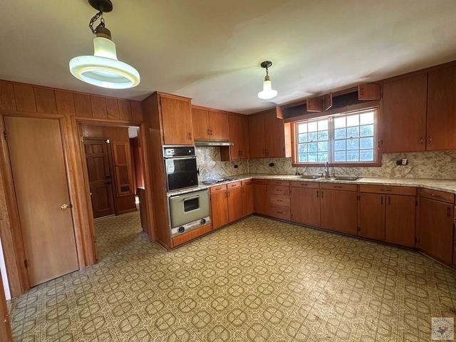 1408 E Main St., Atlanta, TX 75551