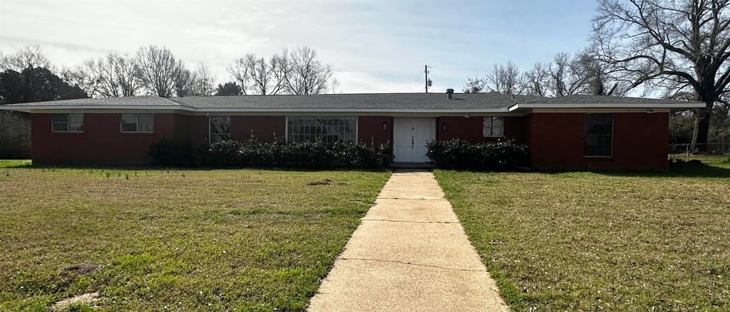 1408 E Main St., Atlanta, TX 75551