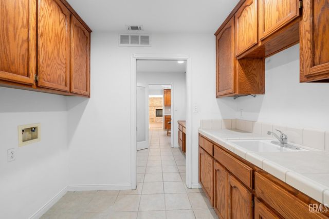 4314 Trailrock Avenue, Bakersfield, CA 93313