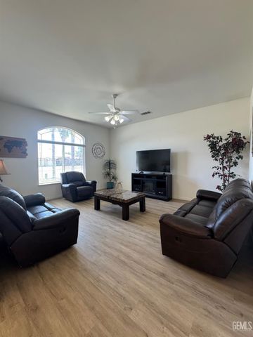 4314 Trailrock Avenue, Bakersfield, CA 93313