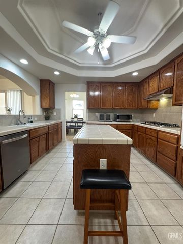 4314 Trailrock Avenue, Bakersfield, CA 93313