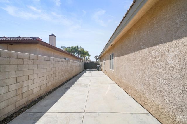 4314 Trailrock Avenue, Bakersfield, CA 93313