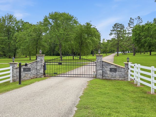 49 Wild Goose Pt, Parsons, TN 38363