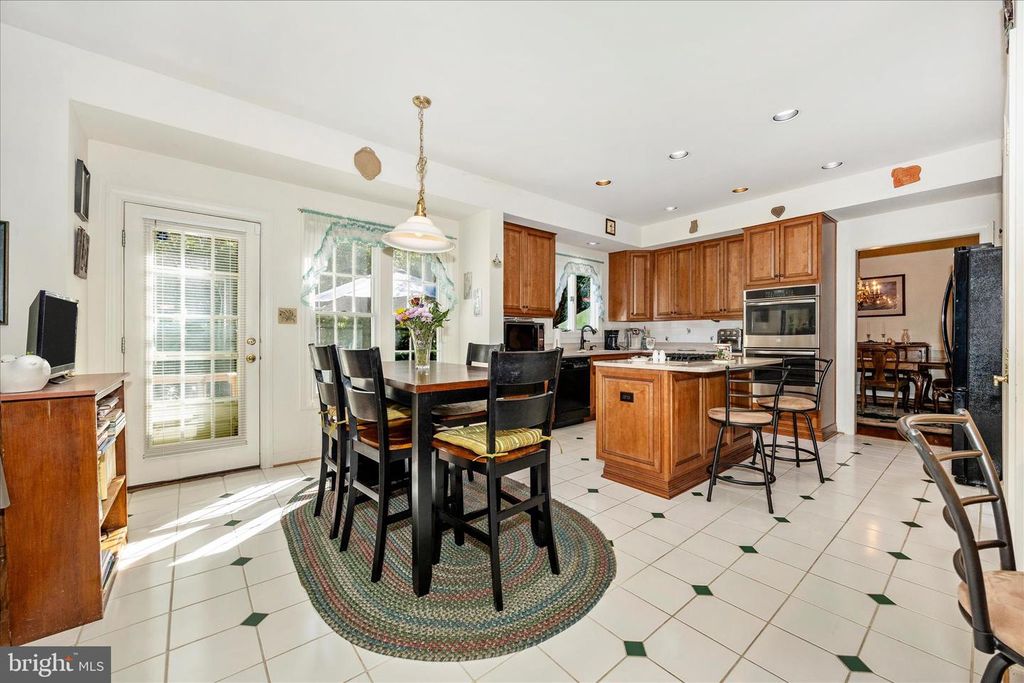 Image 10 of property listing at 19808 FALLING SPRING CT, Gaithersburg, MD 20882