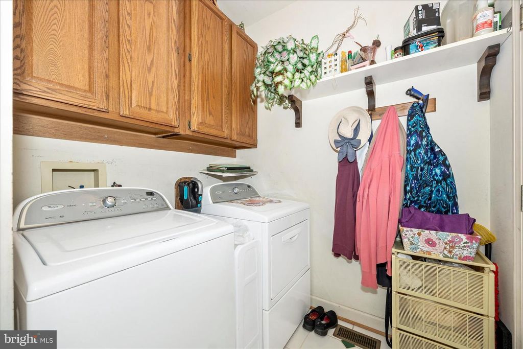 Image 15 of property listing at 19808 FALLING SPRING CT, Gaithersburg, MD 20882