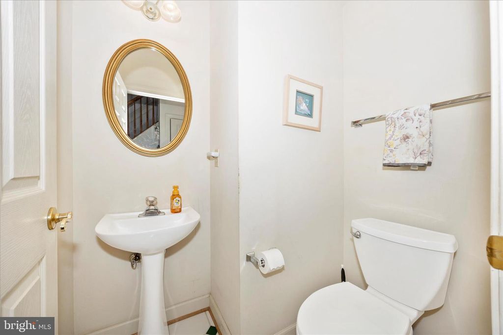 Image 16 of property listing at 19808 FALLING SPRING CT, Gaithersburg, MD 20882