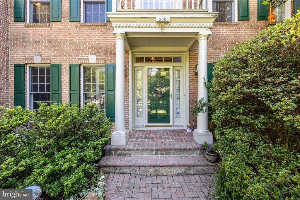 Image 2 of property listing at 19808 FALLING SPRING CT, Gaithersburg, MD 20882