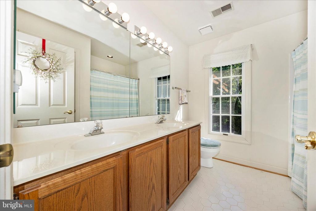 Image 27 of property listing at 19808 FALLING SPRING CT, Gaithersburg, MD 20882
