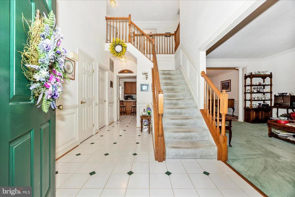 Image 3 of property listing at 19808 FALLING SPRING CT, Gaithersburg, MD 20882