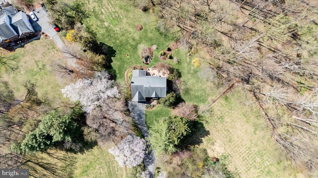Image 43 of property listing at 19808 FALLING SPRING CT, Gaithersburg, MD 20882