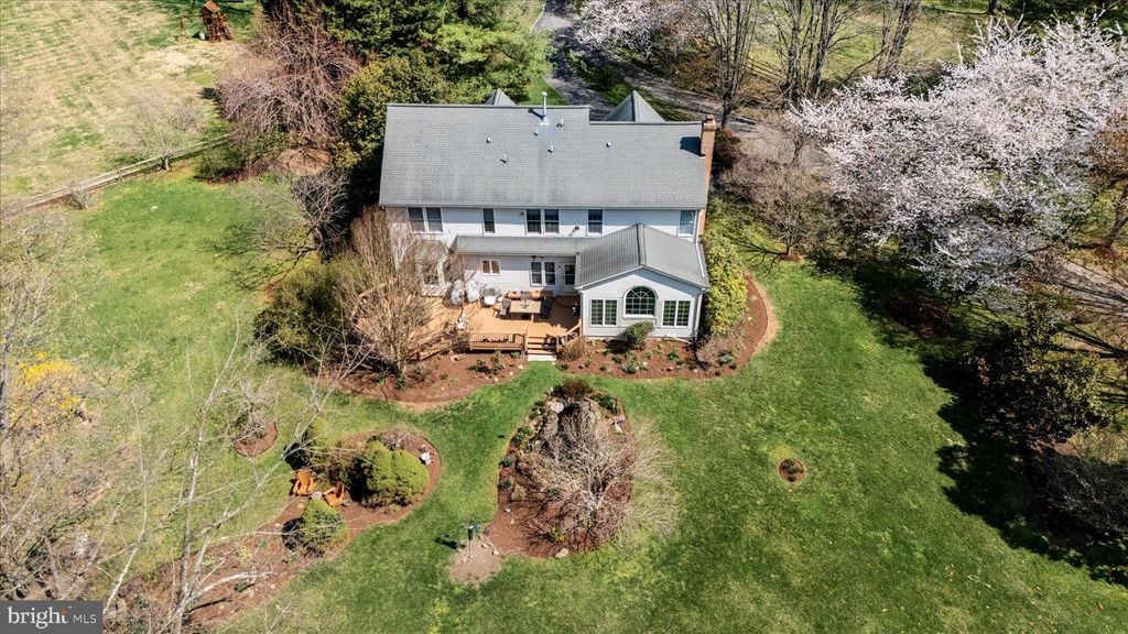 Image 47 of property listing at 19808 FALLING SPRING CT, Gaithersburg, MD 20882