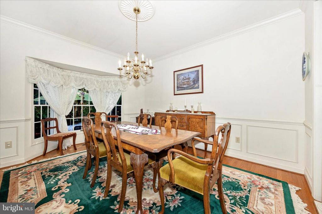 Image 5 of property listing at 19808 FALLING SPRING CT, Gaithersburg, MD 20882
